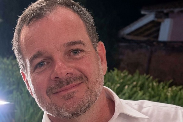 Juiz é encontrado morto dentro de veículo em chamas no interior de SP