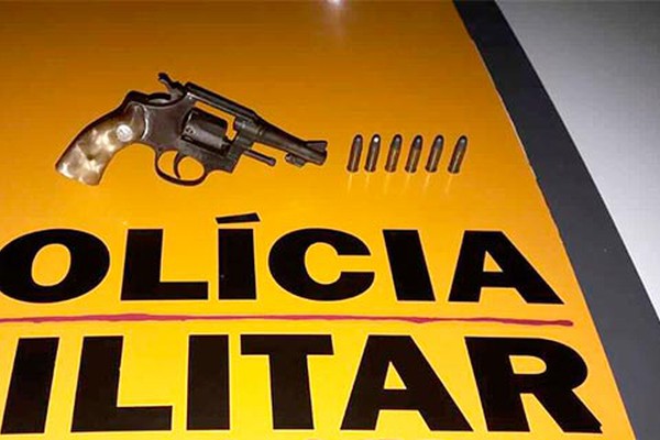 PM Rodoviária prende jovem com arma de fogo que seria vendida em João Pinheiro