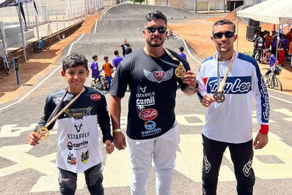 Pilotos patenses fazem bonito na abertura do Campeonato Mineiro de Bicicross