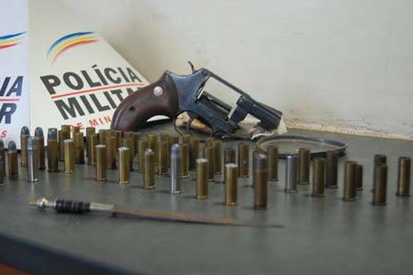 PM apreende mais uma arma de fogo e diversas munições em Patos de Minas