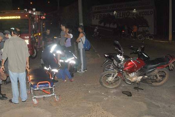 Motociclistas são levados para o hospital após batida frontal no Jardim Paulistano
