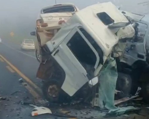 Tragédia na BR-365: batida frontal entre caminhões deixa dois mortos nesta manhã de sábado