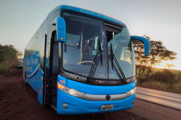 Ônibus de Patrocínio com pacientes em tratamento contra o câncer bate no interior de São Paulo