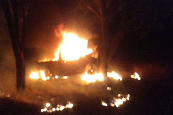 Produtor rural de Patos de Minas morre carbonizado após carro bater em árvore e se incendiar 