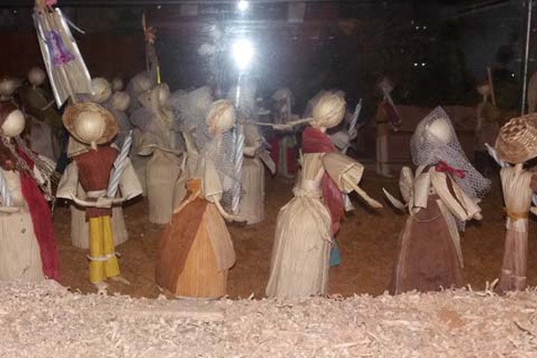 Presépio confeccionado em palha de milho encanta fiéis na Catedral de Santo  Antônio