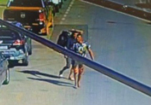 Homens saem correndo com malas e mochila de loja no Centro, mas acabam presos