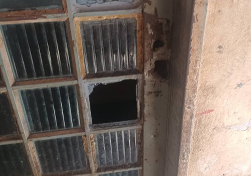 Filha é presa após invadir casa da mãe, descumprir medida protetiva e fazer ameaças em Patos de Minas
