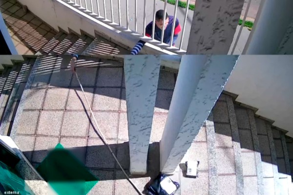 Jovem usa vara para furtar encomendas de empresa em Patos de Minas; veja vídeo
