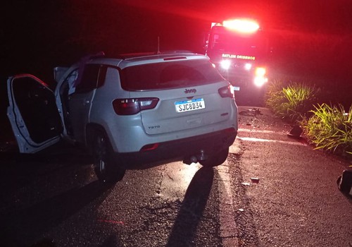 Motorista de 50 anos morre preso às ferragens em batida frontal na BR 365