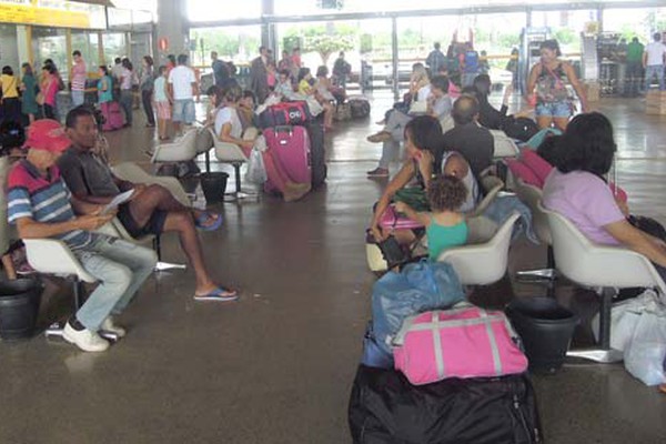 Aeroporto cancela voos e Terminal Rodoviário tem movimento dobrado em Patos de Minas