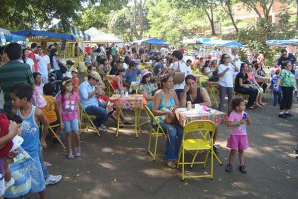 1ª edição do Programa Domingo no Parque leva dezenas de pessoas para o Mocambo