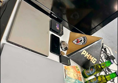Jovem é preso com produtos furtados de comércio e drogas escondidas em capacete em Patos de Minas