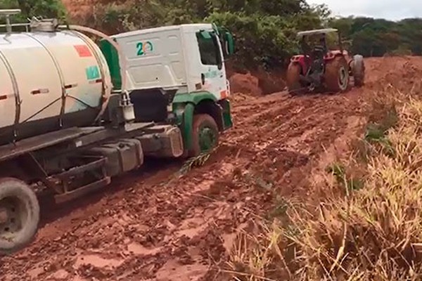 Sem manutenção adequada, estradas rurais deixam motoristas atolados em Patos de Minas