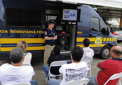 Polícia Rodoviária Federal de Patos de Minas vai promover ação de saúde para caminhoneiros