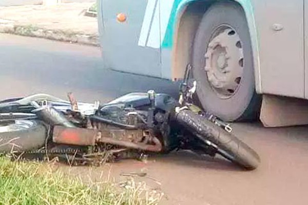 Motociclista sofre traumatismo craniano em acidente com ônibus em Vazante
