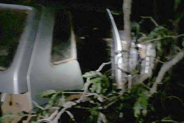 PM encontra veículo tomado de assalto totalmente depenado em Lagoa Grande