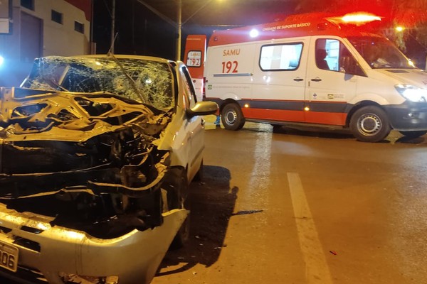 Jovem de 23 anos fica bastante ferido ao bater em traseira de caminhão na Avenida Marabá