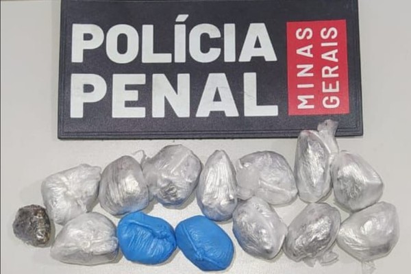 Policiais penais encontram 14 buchas de maconha escondidas em rolo de linha, no Presídio Sebastião Satiro