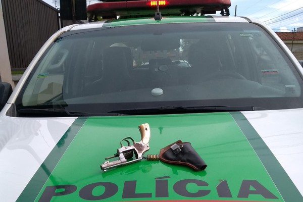 Homem de 52 anos é preso ao ser flagrado com revólver na zona rural de Presidente Olegário