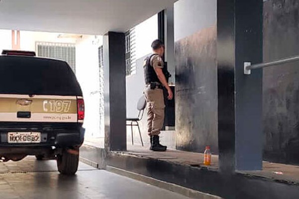 Polícia Militar prende acusado de homicídio que estaria relacionado a roubos e adulteração de carros