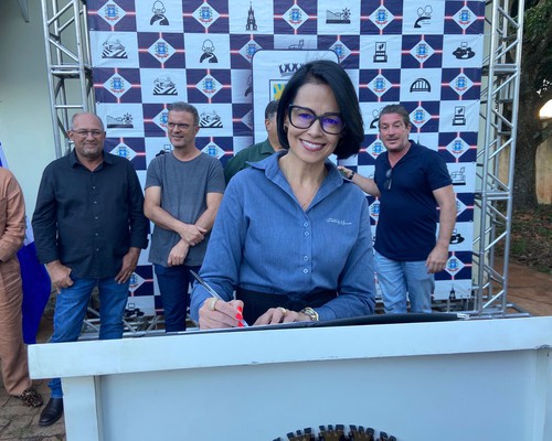 Prefeita assina ordem de serviço para ampliação da Unidade de Saúde do bairro Alvorada em Patos de Minas