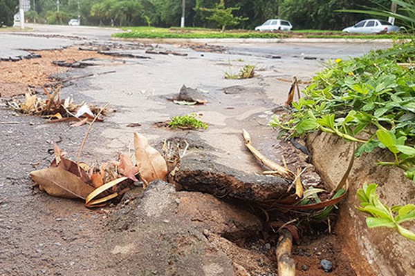Prejuízos causados pelo temporal em Patos de Minas incluem a Avenida Padre Almir de novo