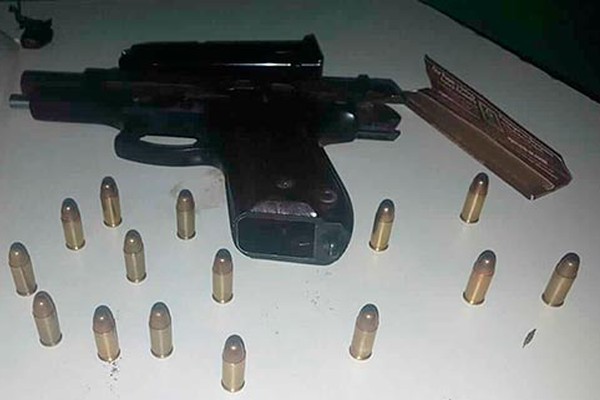 Jovem é preso por ordem judicial, porte ilegal de pistola 7.65 e droga em Patos de Minas