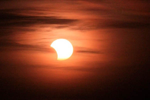 Eclipse solar no dia 14 de dezembro deve atrair os olhares de toda a região