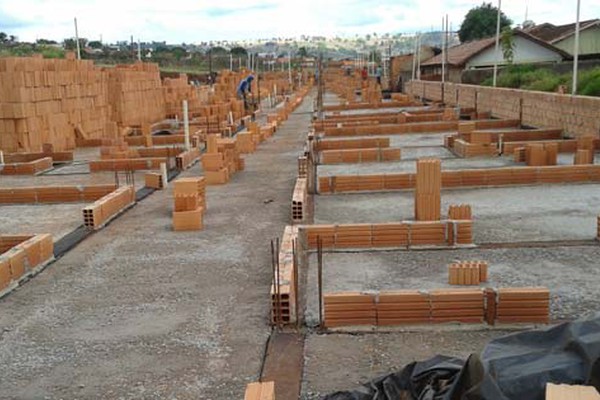 Dispensário mantém construção da nova Vila Padre Alaor com dinheiro de doações