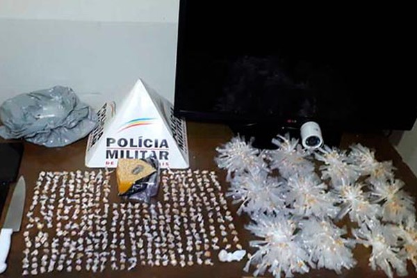 Polícia Militar apreende mais de 1200 pedras de crack e tablete da droga em Patrocínio