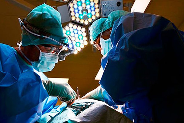 Médico terá que indenizar paciente por cirurgia plástica no abdômen sem sucesso