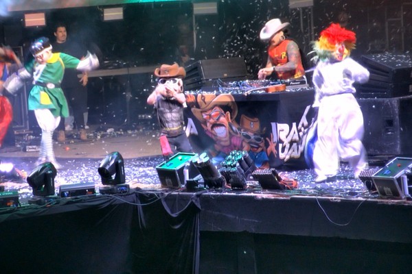 Jiraya Uai abre show na Fenamilho ocom "Cowboy Maluco"; veja ao vivo