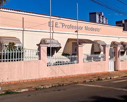 Três escolas estaduais em Patos de Minas poderão ser administradas pelo ...