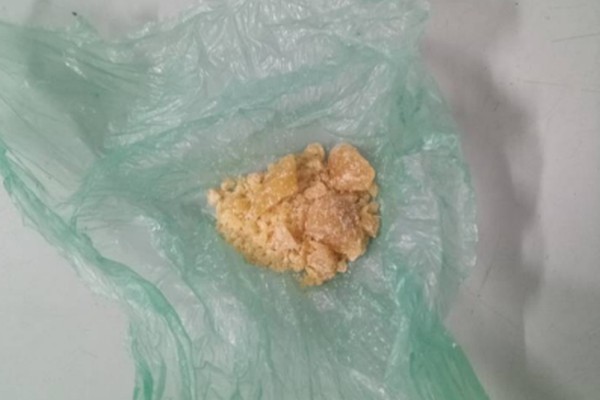 PM prende jovem e adolescente por tráfico de drogas e receptação de moto furtada