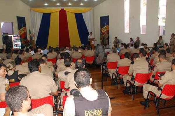 Autoridades civis e militares participam de solenidade do aniversário do 15º BPM