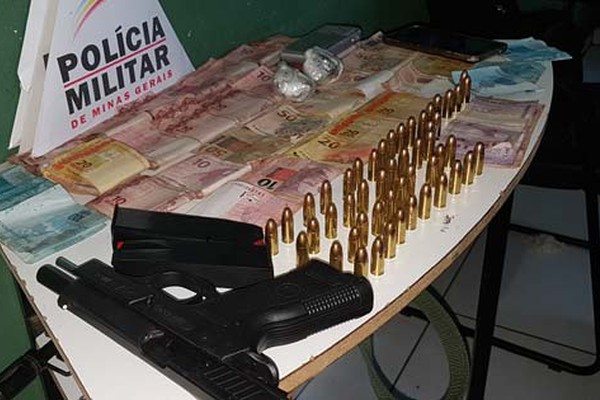 Homem é preso pela PM com pistola 9mm, munições, droga e mais de R$ 4mil em dinheiro