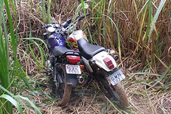PM encontra motos furtadas escondidas em canavial às margens do Paranaíba