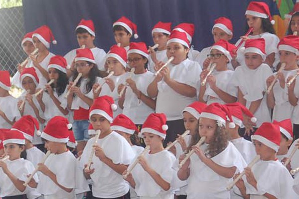 Centro Educacional promove cantata de natal para concluir o ano letivo de 2015