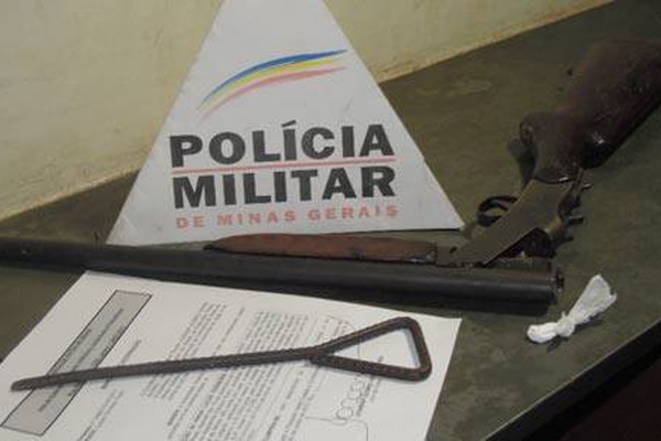 Polícia Militar encontra espingarda com adolescente de 17 anos no Morada do Sol