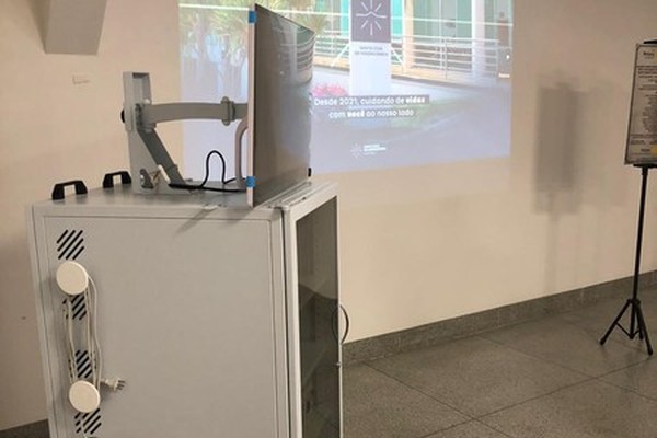 Rotary Club de Lagoa Formosa doa torre de videolaparoscopia à Santa Casa de Patos de Minas