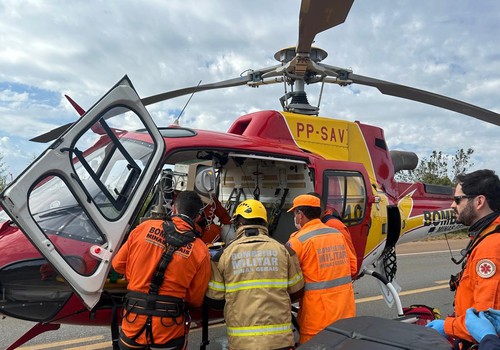 Acidente entre carro e caminhão mobiliza equipes de resgate e até helicóptero na BR-146