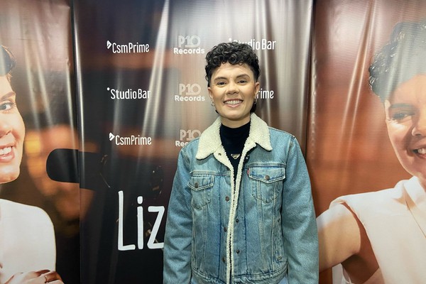 Lizandra se apresenta na Fenapraça e promete cantar músicas inéditas do novo DVD: veja ao vivo