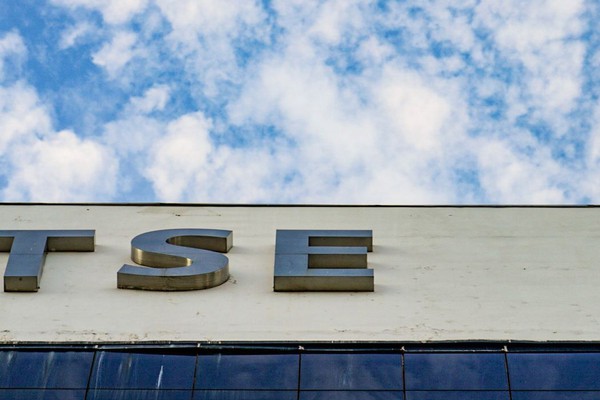 TSE dá 24 horas para Meta dar informações sobre igualdade de campanhas