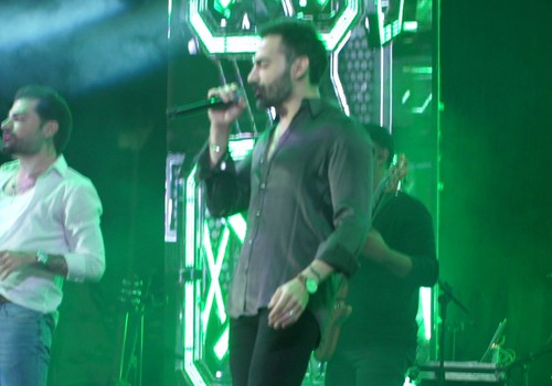 Guilherme e Benuto abrem show na Fenamilho com o hit “Manda um oi”, veja ao vivo