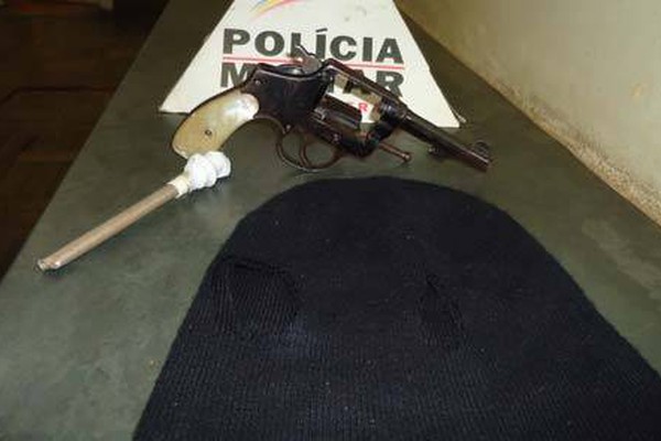Homem é preso no Sebastião Amorim e PM tira mais uma arma de fogo de circulação