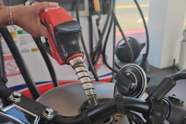 Após reajuste, preço do litro de gasolina varia até 60 centavos nos postos de Patos de Minas