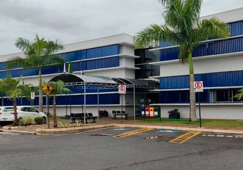 Prefeitura abre processo seletivo para profissionais de várias áreas; salários chegam a R$ 15 mil