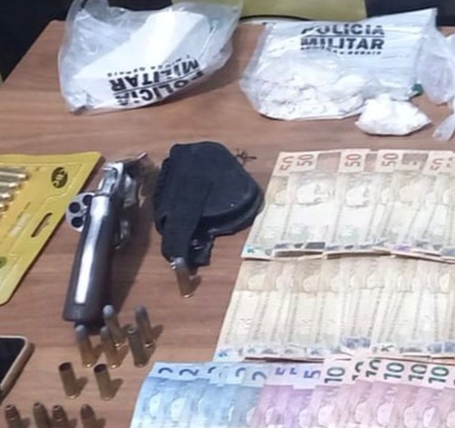 PM prende trio e apreende grande quantidade de drogas, arma e munições em Guarda dos Ferreiros