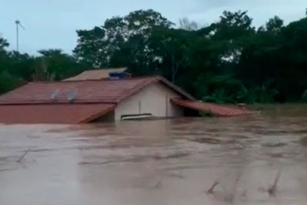 Enchente deixa 17 chácaras submersas na região da Ilha, em Patos de Minas