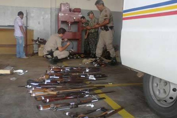 400 armas apreendidas em Patos de Minas são destruídas pelo Exército